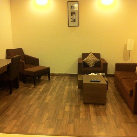 Hotel Vibe By The Lalit Traveller à Faridabad Extérieur photo